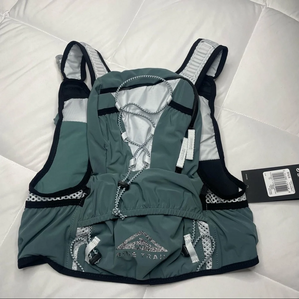 New Women Kiger Running Vest 4.0
Medium/Large
Hasta/Black/Pure Platinum/Silver - Picture 9 of 15
